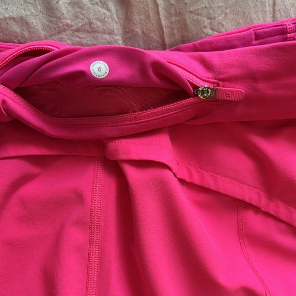 Gently used LULULEMON Speed Up Mid-Rise Lined Short 4” (6) - Picture 7 of 9